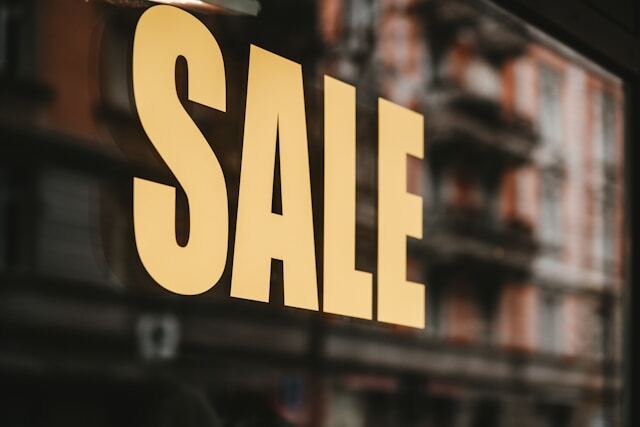 sale sign - image by claudio schwarz - unsplash
