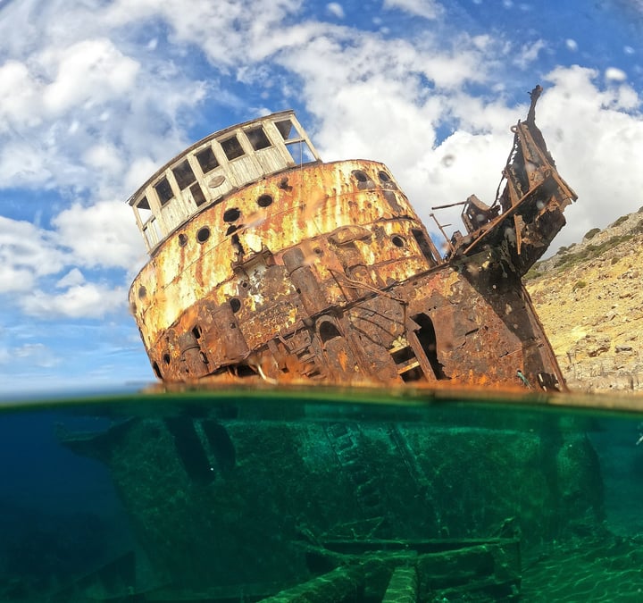 sunken ship - august-politis-unsplash 2400x2252
